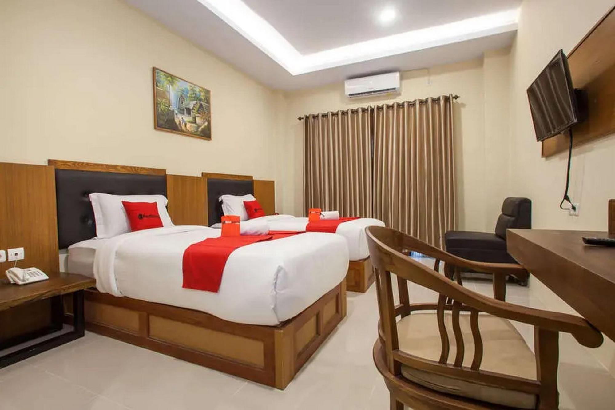 Reddoorz Premium @ Jalan Cengkeh Malang Hotell Exteriör bild