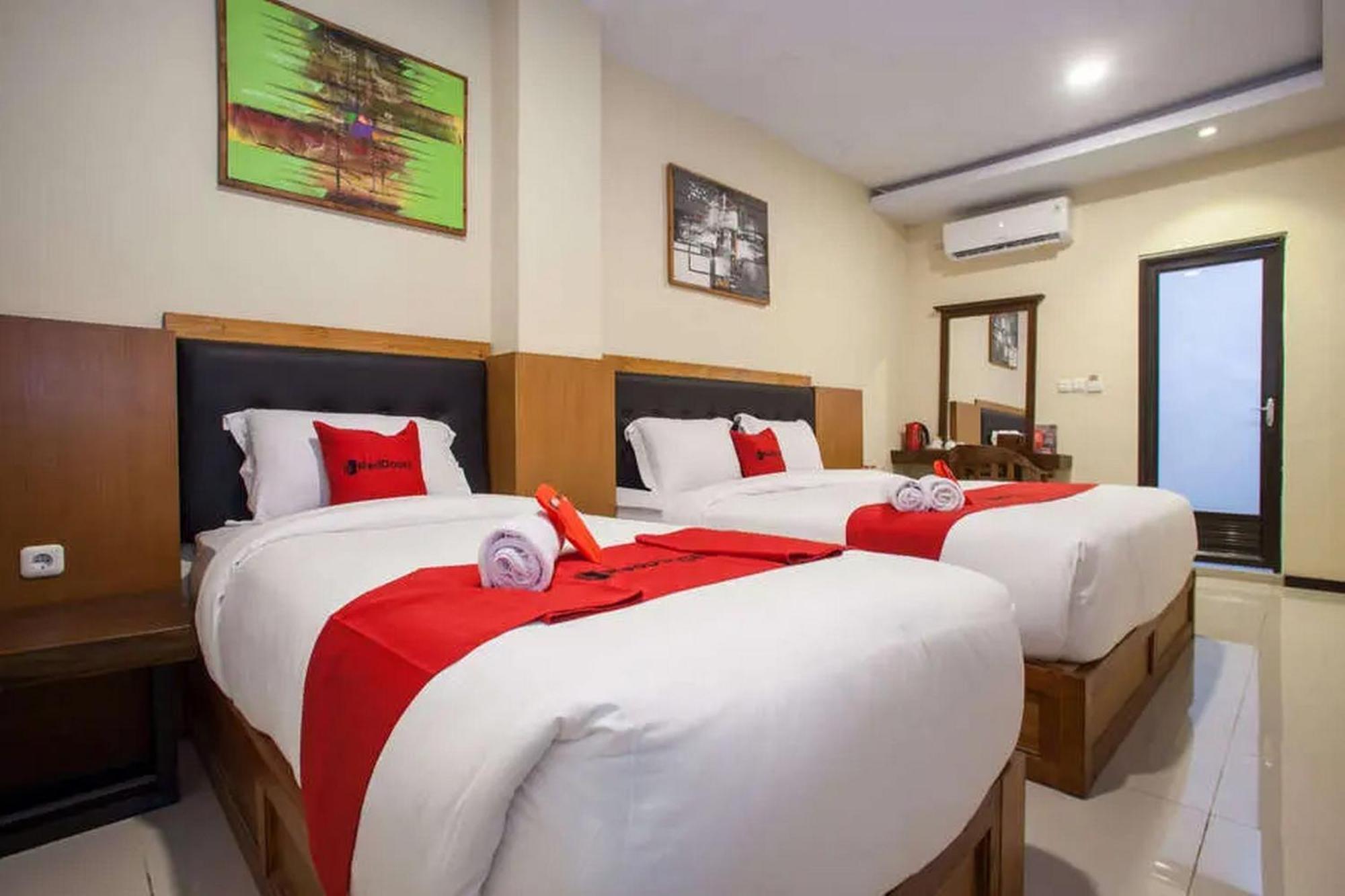 Reddoorz Premium @ Jalan Cengkeh Malang Hotell Exteriör bild