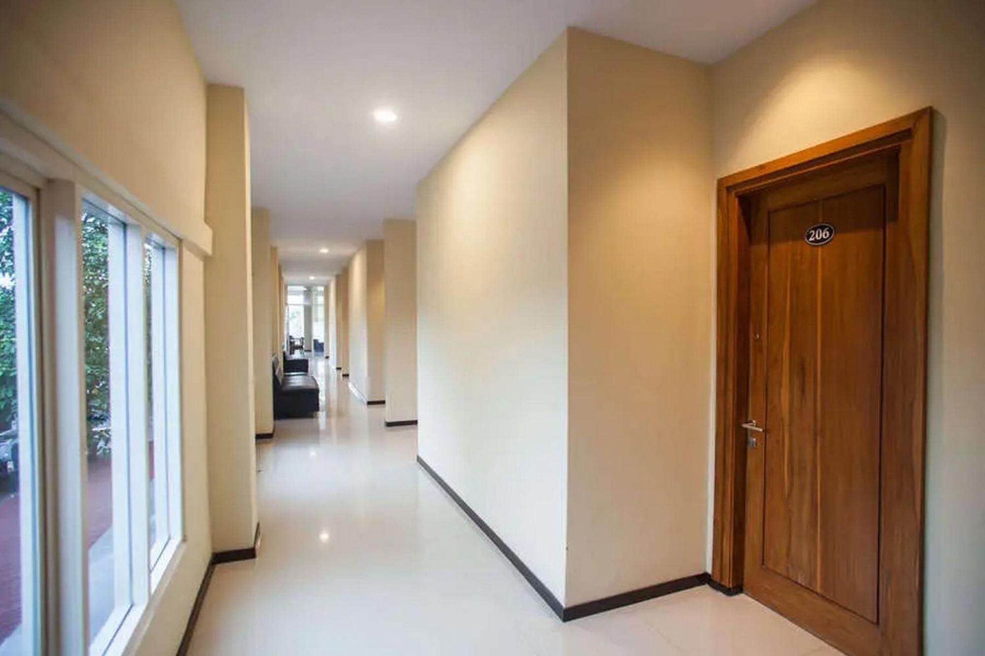 Reddoorz Premium @ Jalan Cengkeh Malang Hotell Exteriör bild