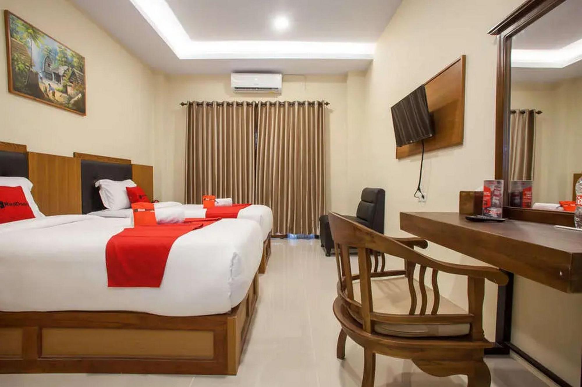 Reddoorz Premium @ Jalan Cengkeh Malang Hotell Exteriör bild